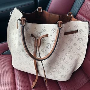 BRAND NEW Louis Vuitton Girolata 🖤